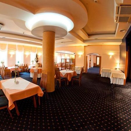 Hotel Naramowice بوزنان المطعم الصورة