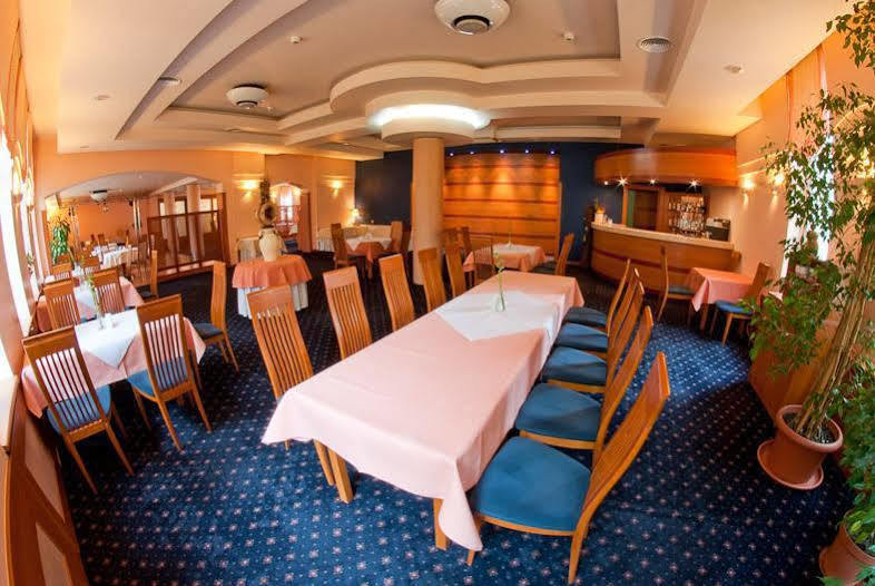 Hotel Naramowice بوزنان المطعم الصورة
