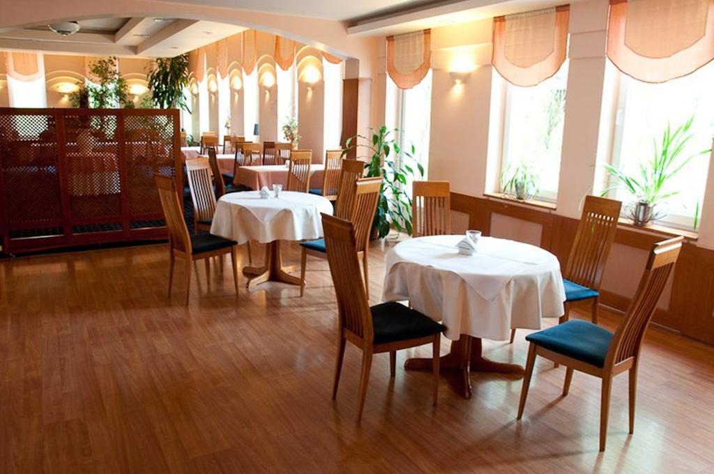 Hotel Naramowice بوزنان المطعم الصورة